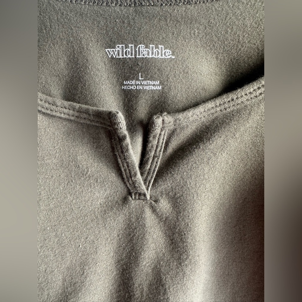 Cropped Tank Top - Picture 2 of 3